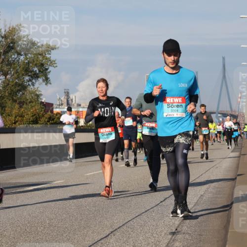 03.10.2025 - Köhlbrandbrückenlauf Luisa Fischer http://msf.ph/oto/9013670 03.10.2025 10:57:30 Position 3 1829, 1521, 1771, 3394 meine-sportfotos.de