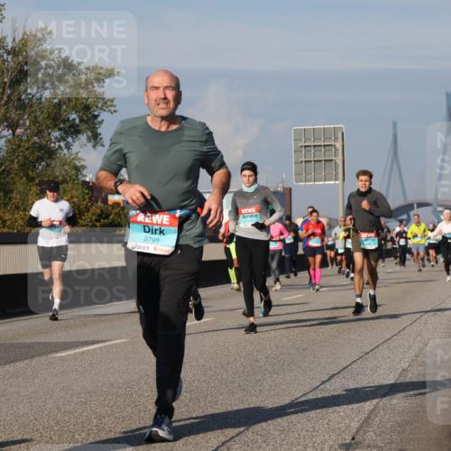 03.10.2025 - Köhlbrandbrückenlauf Luisa Fischer http://msf.ph/oto/9013693 03.10.2025 10:57:32 Position 3 2799 meine-sportfotos.de