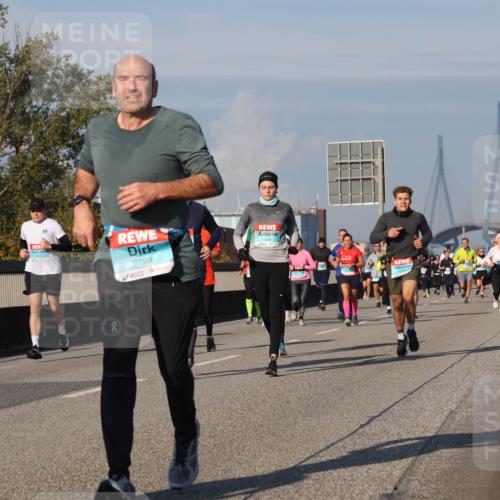 03.10.2025 - Köhlbrandbrückenlauf Luisa Fischer http://msf.ph/oto/9013697 03.10.2025 10:57:32 Position 3 2799 meine-sportfotos.de