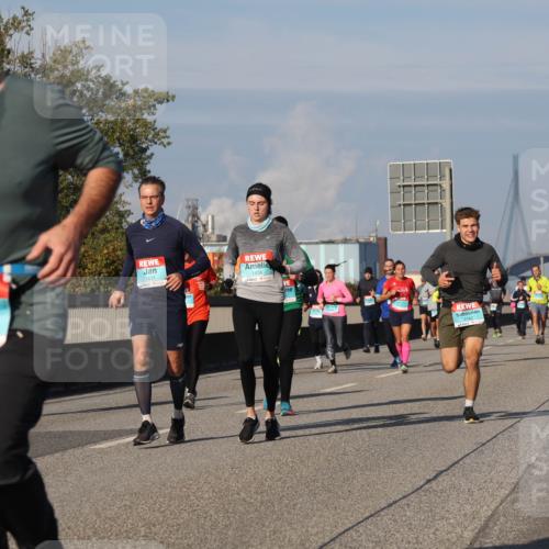 03.10.2025 - Köhlbrandbrückenlauf Luisa Fischer http://msf.ph/oto/9013709 03.10.2025 10:57:33 Position 3 2799, 85, 3, 1439 meine-sportfotos.de