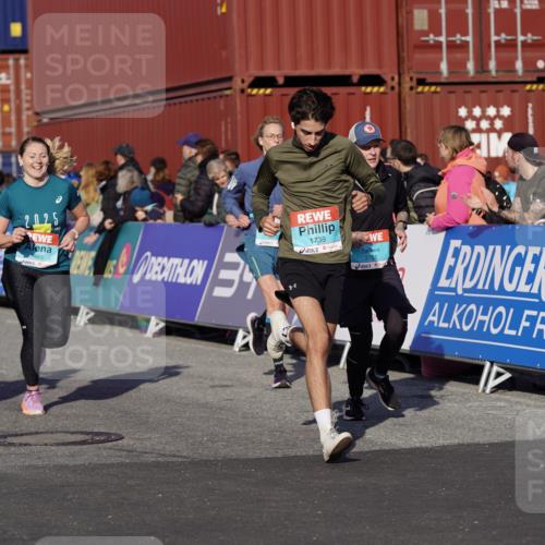 03.10.2025 - Köhlbrandbrückenlauf Michael Burmester http://msf.ph/oto/9013710 03.10.2025 10:13:57 Ziel 1169, 1431, 1460, 1514, 1515, 1604, 1738, 2054, 2122, 3062, 3126, 3372, 3469, 3724, 3735, 3761, 3793 meine-sportfotos.de