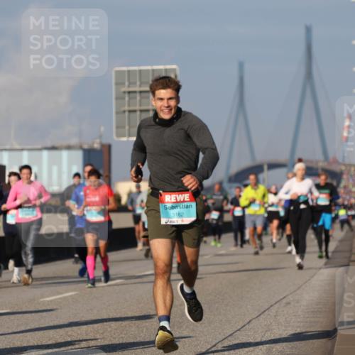 03.10.2025 - Köhlbrandbrückenlauf Luisa Fischer http://msf.ph/oto/9013721 03.10.2025 10:57:34 Position 3 3162 meine-sportfotos.de