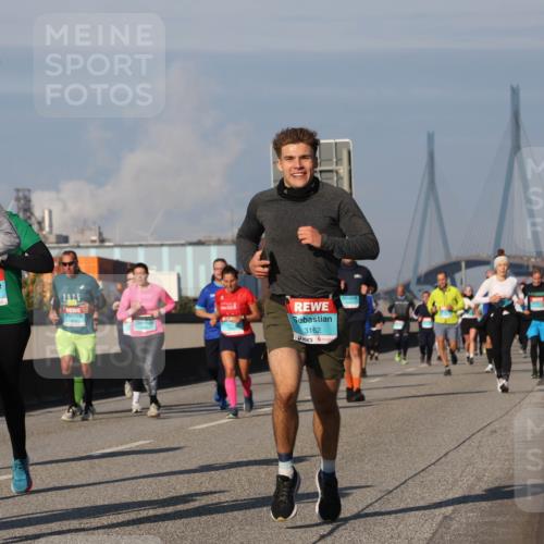 03.10.2025 - Köhlbrandbrückenlauf Luisa Fischer http://msf.ph/oto/9013730 03.10.2025 10:57:35 Position 3 1438, 86, 3162 meine-sportfotos.de