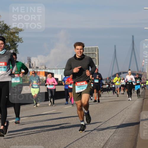 03.10.2025 - Köhlbrandbrückenlauf Luisa Fischer http://msf.ph/oto/9013733 03.10.2025 10:57:35 Position 3 1438, 3186, 3162 meine-sportfotos.de