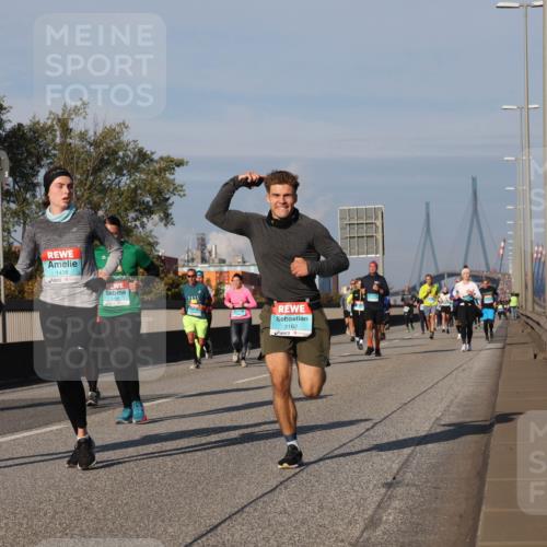 03.10.2025 - Köhlbrandbrückenlauf Luisa Fischer http://msf.ph/oto/9013740 03.10.2025 10:57:36 Position 3 1439, 1438, 3162 meine-sportfotos.de