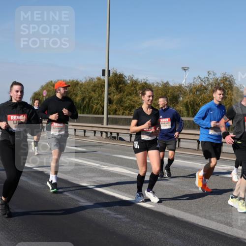 03.10.2025 - Köhlbrandbrückenlauf Julia Fischer http://msf.ph/oto/9013742 03.10.2025 13:07:10 Position 3 1, 529, 5709 meine-sportfotos.de