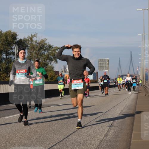 03.10.2025 - Köhlbrandbrückenlauf Luisa Fischer http://msf.ph/oto/9013743 03.10.2025 10:57:36 Position 3 1439, 1438, 3162 meine-sportfotos.de