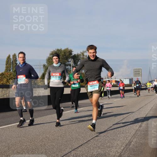 03.10.2025 - Köhlbrandbrückenlauf Luisa Fischer http://msf.ph/oto/9013750 03.10.2025 10:57:37 Position 3 1439, 1438, 3162 meine-sportfotos.de