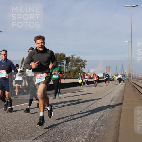 03.10.2025 - Köhlbrandbrückenlauf Luisa Fischer http://msf.ph/oto/9013756 03.10.2025 10:57:38 Position 3  meine-sportfotos.de