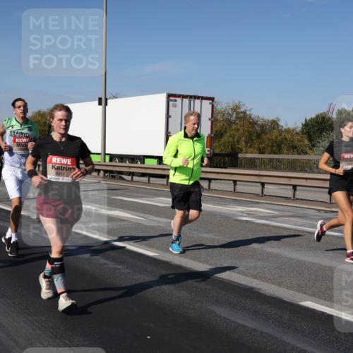 03.10.2025 - Köhlbrandbrückenlauf Julia Fischer http://msf.ph/oto/9013778 03.10.2025 13:07:18 Position 3 4576, 247, 4911, 4477 meine-sportfotos.de