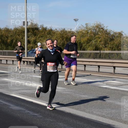 03.10.2025 - Köhlbrandbrückenlauf Julia Fischer http://msf.ph/oto/9013794 03.10.2025 13:07:21 Position 3 5152 meine-sportfotos.de