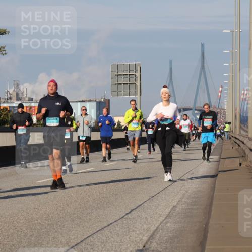 03.10.2025 - Köhlbrandbrückenlauf Luisa Fischer http://msf.ph/oto/9013798 03.10.2025 10:57:41 Position 3  meine-sportfotos.de