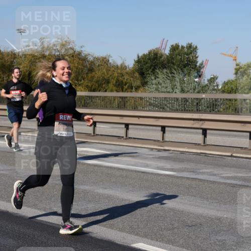 03.10.2025 - Köhlbrandbrückenlauf Julia Fischer http://msf.ph/oto/9013803 03.10.2025 13:07:22 Position 3 5152 meine-sportfotos.de