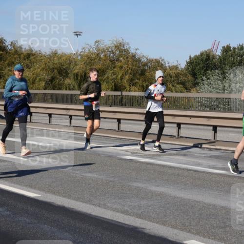 03.10.2025 - Köhlbrandbrückenlauf Julia Fischer http://msf.ph/oto/9013808 03.10.2025 13:07:24 Position 3  meine-sportfotos.de