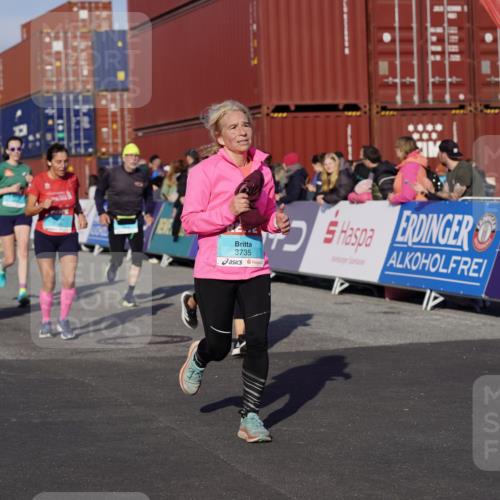 03.10.2025 - Köhlbrandbrückenlauf Michael Burmester http://msf.ph/oto/9013812 03.10.2025 10:14:00 Ziel 1431, 1460, 1514, 1588, 1604, 1738, 1782, 1892, 1947, 2122, 3060, 3062, 3126, 3372, 3469, 3724, 3735, 3761, 3793 meine-sportfotos.de
