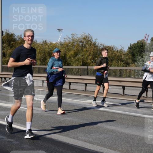 03.10.2025 - Köhlbrandbrückenlauf Julia Fischer http://msf.ph/oto/9013815 03.10.2025 13:07:25 Position 3 9 meine-sportfotos.de