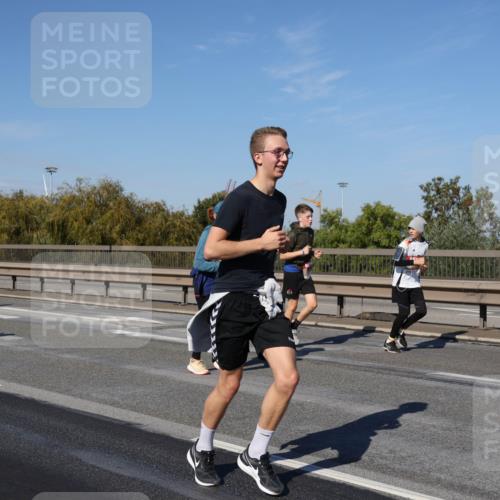 03.10.2025 - Köhlbrandbrückenlauf Julia Fischer http://msf.ph/oto/9013820 03.10.2025 13:07:26 Position 3  meine-sportfotos.de