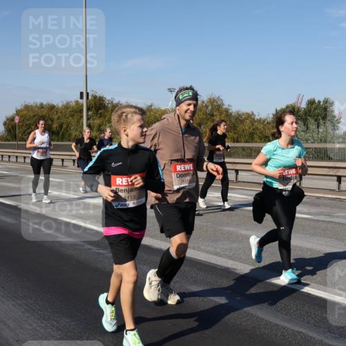 03.10.2025 - Köhlbrandbrückenlauf Julia Fischer http://msf.ph/oto/9013838 03.10.2025 13:07:29 Position 3 6113, 6114 meine-sportfotos.de