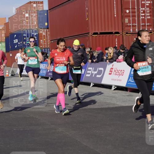 03.10.2025 - Köhlbrandbrückenlauf Michael Burmester http://msf.ph/oto/9013843 03.10.2025 10:14:01 Ziel 1431, 1460, 1514, 1588, 1604, 1665, 1738, 1782, 1892, 1947, 2122, 3060, 3062, 3126, 3372, 3469, 3724, 3735, 3761, 3793 meine-sportfotos.de