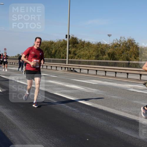 03.10.2025 - Köhlbrandbrückenlauf Julia Fischer http://msf.ph/oto/9013878 03.10.2025 13:07:41 Position 3  meine-sportfotos.de