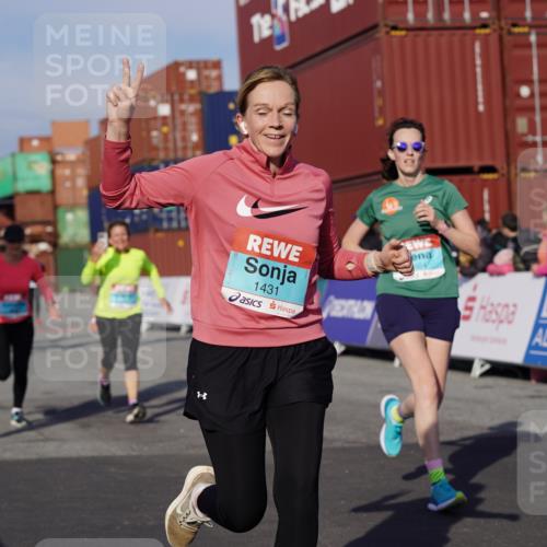 03.10.2025 - Köhlbrandbrückenlauf Michael Burmester http://msf.ph/oto/9013883 03.10.2025 10:14:03 Ziel 1431, 1460, 1514, 1588, 1604, 1665, 1714, 1738, 1782, 1892, 1947, 2122, 2276, 3060, 3062, 3372, 3469, 3724, 3735, 3761, 3793 meine-sportfotos.de