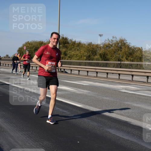 03.10.2025 - Köhlbrandbrückenlauf Julia Fischer http://msf.ph/oto/9013884 03.10.2025 13:07:41 Position 3  meine-sportfotos.de