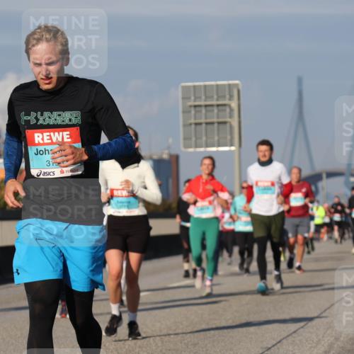 03.10.2025 - Köhlbrandbrückenlauf Luisa Fischer http://msf.ph/oto/9013900 03.10.2025 10:57:51 Position 3 3 meine-sportfotos.de