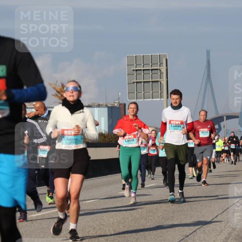 03.10.2025 - Köhlbrandbrückenlauf Luisa Fischer http://msf.ph/oto/9013906 03.10.2025 10:57:52 Position 3 3156, 2126, 3723, 3208 meine-sportfotos.de