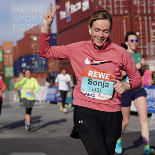 03.10.2025 - Köhlbrandbrückenlauf Michael Burmester http://msf.ph/oto/9013909 03.10.2025 10:14:03 Ziel 1431, 1460, 1514, 1588, 1604, 1665, 1714, 1738, 1782, 1892, 1947, 2122, 2276, 3060, 3062, 3372, 3469, 3724, 3735, 3761, 3793 meine-sportfotos.de