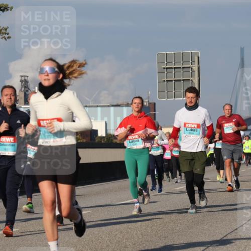03.10.2025 - Köhlbrandbrückenlauf Luisa Fischer http://msf.ph/oto/9013914 03.10.2025 10:57:53 Position 3 1611, 372, 1206, 3208 meine-sportfotos.de