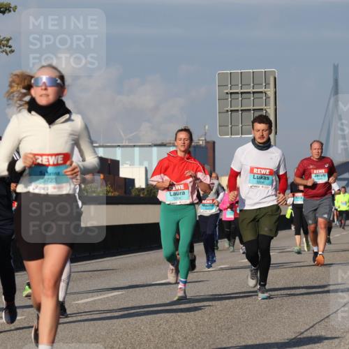03.10.2025 - Köhlbrandbrückenlauf Luisa Fischer http://msf.ph/oto/9013916 03.10.2025 10:57:53 Position 3 1611, 3723, 1206, 2841, 3208 meine-sportfotos.de