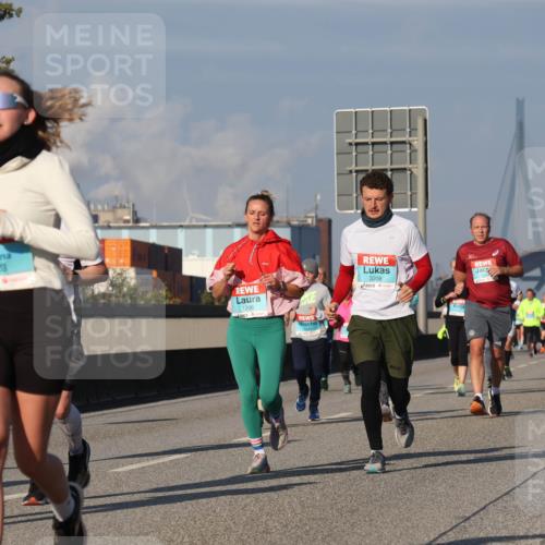 03.10.2025 - Köhlbrandbrückenlauf Luisa Fischer http://msf.ph/oto/9013922 03.10.2025 10:57:54 Position 3 1611, 3723, 1206, 3208 meine-sportfotos.de