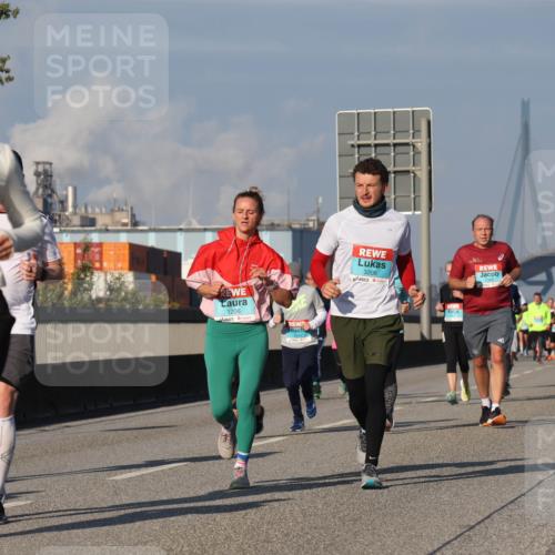 03.10.2025 - Köhlbrandbrückenlauf Luisa Fischer http://msf.ph/oto/9013924 03.10.2025 10:57:54 Position 3 1611, 3723, 1206, 3208 meine-sportfotos.de