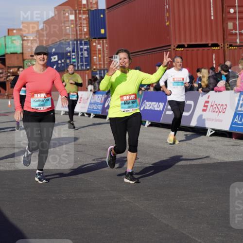 03.10.2025 - Köhlbrandbrückenlauf Michael Burmester http://msf.ph/oto/9013936 03.10.2025 10:14:04 Ziel 1431, 1460, 1588, 1604, 1665, 1714, 1738, 1782, 1892, 1947, 2122, 2276, 3060, 3062, 3372, 3469, 3724, 3735, 3793 meine-sportfotos.de