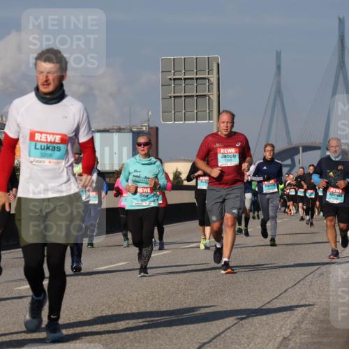 03.10.2025 - Köhlbrandbrückenlauf Luisa Fischer http://msf.ph/oto/9013950 03.10.2025 10:57:56 Position 3 1206, 3208, 1514, 2214, 1296 meine-sportfotos.de