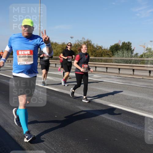 03.10.2025 - Köhlbrandbrückenlauf Julia Fischer http://msf.ph/oto/9013952 03.10.2025 13:07:56 Position 3 5857 meine-sportfotos.de