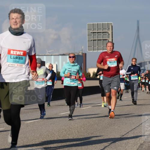 03.10.2025 - Köhlbrandbrückenlauf Luisa Fischer http://msf.ph/oto/9013958 03.10.2025 10:57:57 Position 3 3208, 2841, 1514, 1388 meine-sportfotos.de