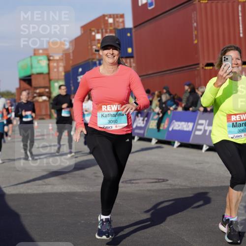 03.10.2025 - Köhlbrandbrückenlauf Michael Burmester http://msf.ph/oto/9013962 03.10.2025 10:14:05 Ziel 1431, 1588, 1604, 1665, 1714, 1738, 1782, 1892, 1947, 2007, 2122, 2276, 2699, 3060, 3062, 3469, 3540, 3793 meine-sportfotos.de