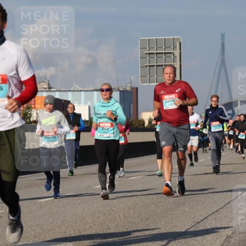 03.10.2025 - Köhlbrandbrückenlauf Luisa Fischer http://msf.ph/oto/9013963 03.10.2025 10:57:57 Position 3 3208, 2841, 1514, 1388, 2214 meine-sportfotos.de
