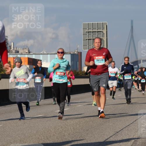 03.10.2025 - Köhlbrandbrückenlauf Luisa Fischer http://msf.ph/oto/9013966 03.10.2025 10:57:58 Position 3 3208, 2841, 1514, 1388 meine-sportfotos.de