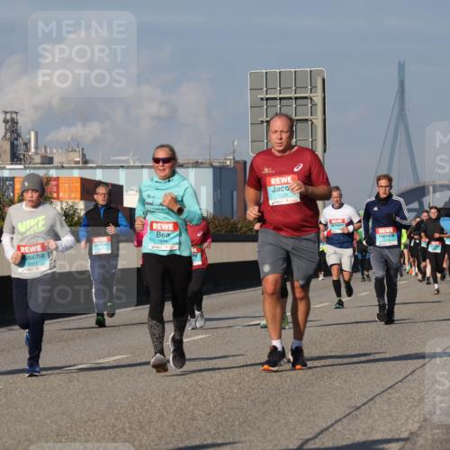 03.10.2025 - Köhlbrandbrückenlauf Luisa Fischer http://msf.ph/oto/9013969 03.10.2025 10:57:58 Position 3 2841, 1514, 1388, 1296 meine-sportfotos.de