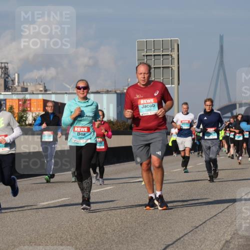 03.10.2025 - Köhlbrandbrückenlauf Luisa Fischer http://msf.ph/oto/9013972 03.10.2025 10:57:58 Position 3 1514, 2841, 1388, 1296 meine-sportfotos.de