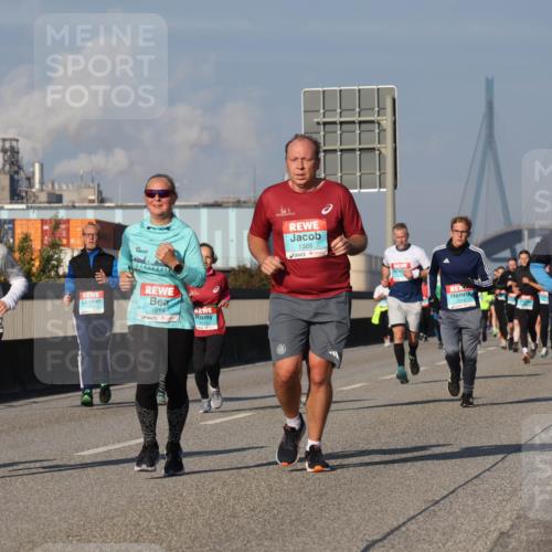 03.10.2025 - Köhlbrandbrückenlauf Luisa Fischer http://msf.ph/oto/9013976 03.10.2025 10:57:59 Position 3 2841, 1514, 1388, 2214, 1296 meine-sportfotos.de