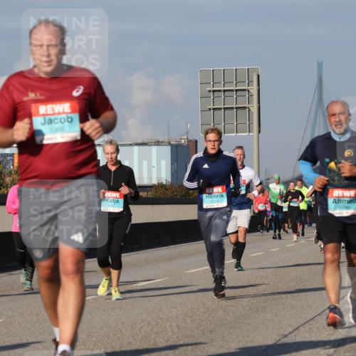 03.10.2025 - Köhlbrandbrückenlauf Luisa Fischer http://msf.ph/oto/9014008 03.10.2025 10:58:01 Position 3 2214, 2215, 1627, 1296 meine-sportfotos.de
