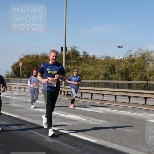 03.10.2025 - Köhlbrandbrückenlauf Julia Fischer http://msf.ph/oto/9014019 03.10.2025 13:08:09 Position 3  meine-sportfotos.de