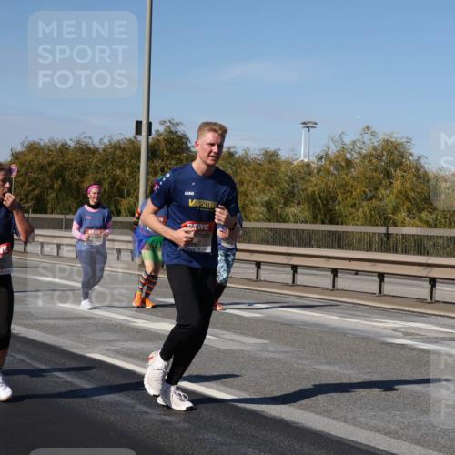 03.10.2025 - Köhlbrandbrückenlauf Julia Fischer http://msf.ph/oto/9014020 03.10.2025 13:08:10 Position 3 607 meine-sportfotos.de