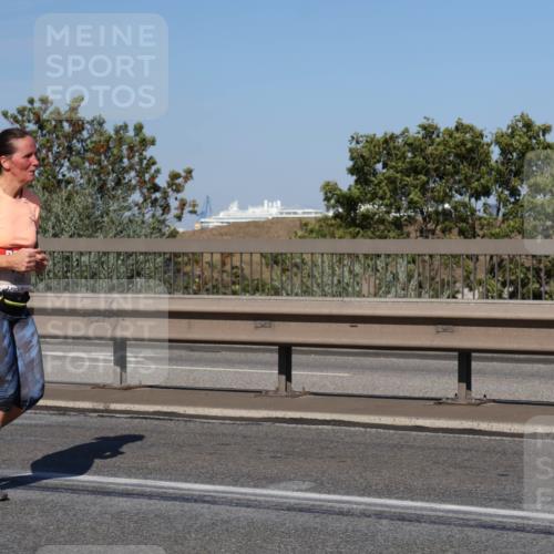 03.10.2025 - Köhlbrandbrückenlauf Julia Fischer http://msf.ph/oto/9014060 03.10.2025 13:08:19 Position 3 7, 381 meine-sportfotos.de