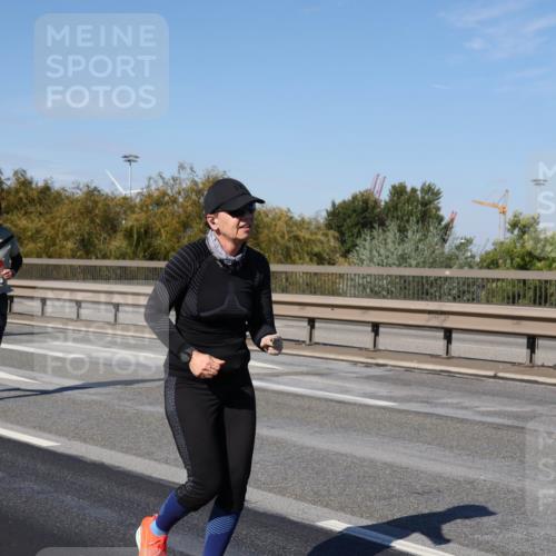 03.10.2025 - Köhlbrandbrückenlauf Julia Fischer http://msf.ph/oto/9014079 03.10.2025 13:08:27 Position 3  meine-sportfotos.de