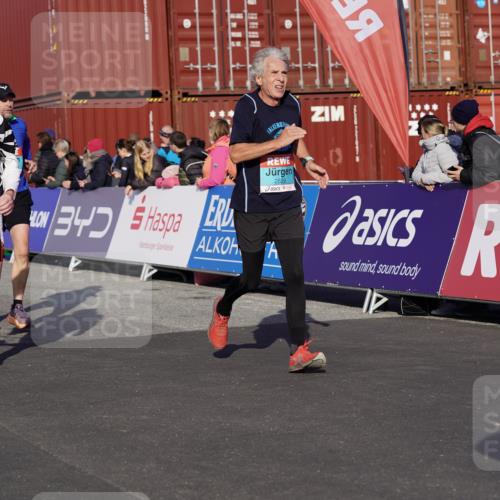 03.10.2025 - Köhlbrandbrückenlauf Michael Burmester http://msf.ph/oto/9014082 03.10.2025 10:14:11 Ziel 1456, 1510, 1588, 1665, 1714, 1782, 1843, 1892, 1947, 2007, 2276, 2345, 2699, 3326, 3540 meine-sportfotos.de