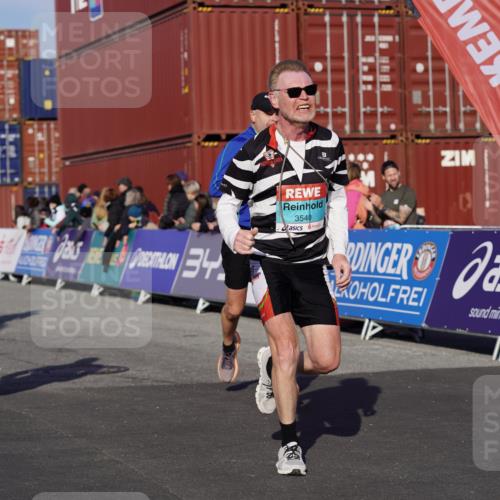 03.10.2025 - Köhlbrandbrückenlauf Michael Burmester http://msf.ph/oto/9014104 03.10.2025 10:14:12 Ziel 1456, 1510, 1588, 1665, 1714, 1782, 1843, 1892, 1947, 2007, 2276, 2345, 2699, 3168, 3326, 3540, 3644 meine-sportfotos.de